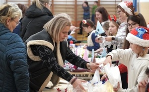 ZŠ Školská malá jarmark.jpg