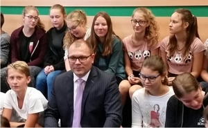 perex_primator mezi osmaky.jpg