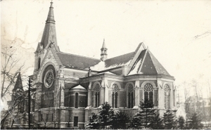 Jihovýchodní strana kostela sv. Jindřicha (30. léta 20. stol.)