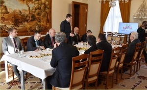 úvodní_snímek_starostové.jpg