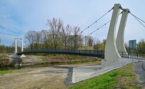 perex - Sousedská lávka přes Olši.jpg