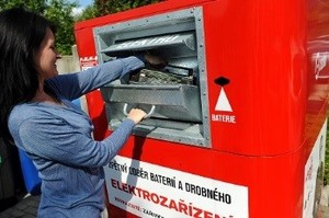 Asekol-červený kontejner.jpg