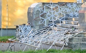 perex - instalace vánoční výzdoby.jpg